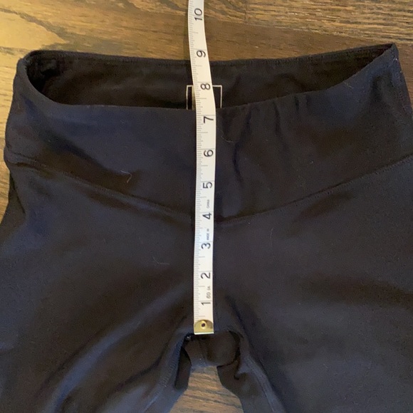 Mondetta Black Capri Leggings XS laser cut EUC - Picture 3 of 9